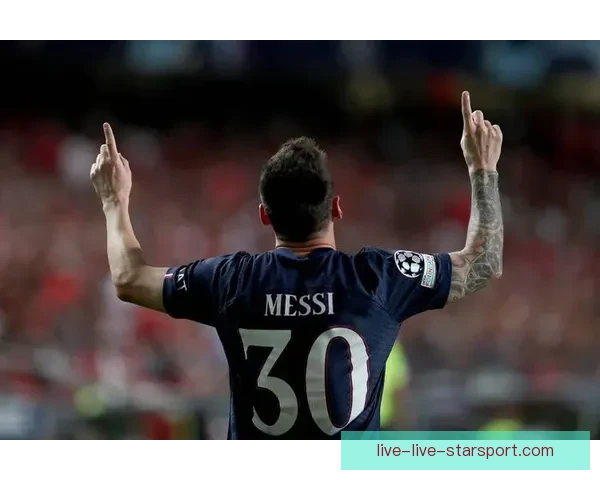 梅西惊艳全场精彩足球比赛瞬间回顾，技术与智慧的完美结合